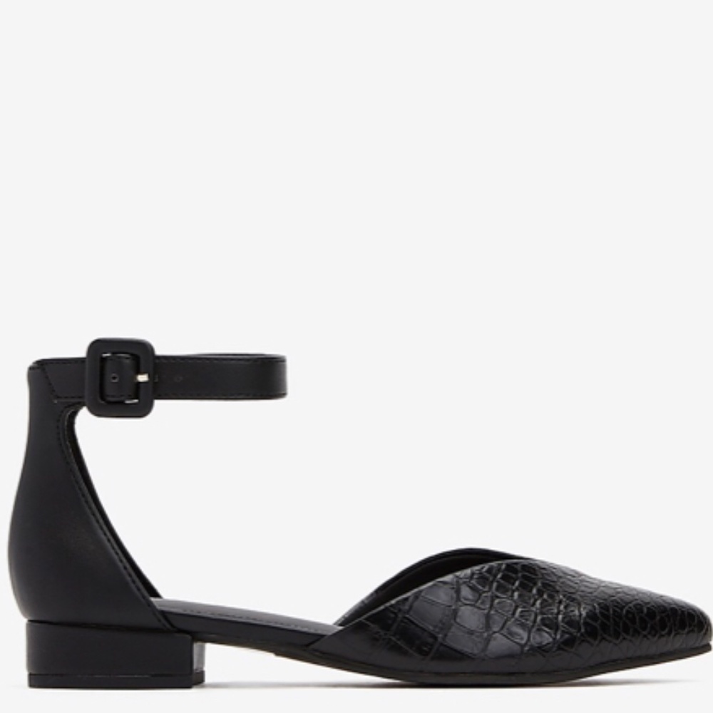 Pointed toe flats